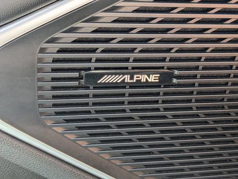 Used 2024 Jeep Wagoneer L Series II RWD image 12