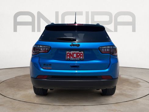 Used 2023 Jeep Compass Latitude AWD/4WD image 10
