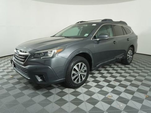 Used 2022 Subaru Outback Premium AWD/4WD image 3