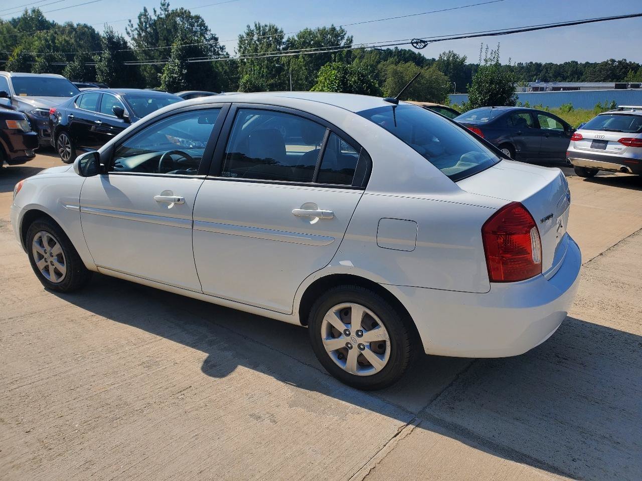 Used 2011 Hyundai Accent GLS FWD image 12