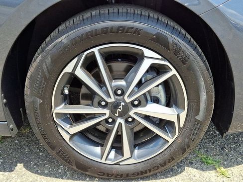 Certified 2022 Kia Forte LXS FWD image 8