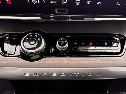 New 2025 Ford Expedition Max Platinum w/ Driver's Package image 7