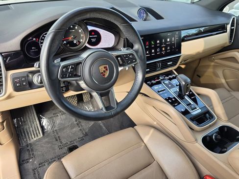 Used 2022 Porsche Cayenne image 4