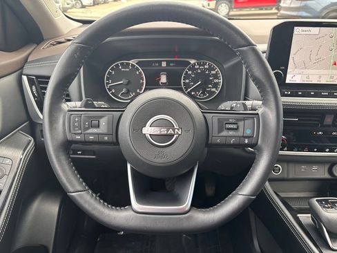 Used 2023 Nissan Rogue SL w/ SL Premium Package image 16