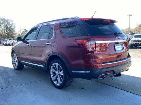 Used 2019 Ford Explorer Limited w/ Ford Safe & Smart Package image 10