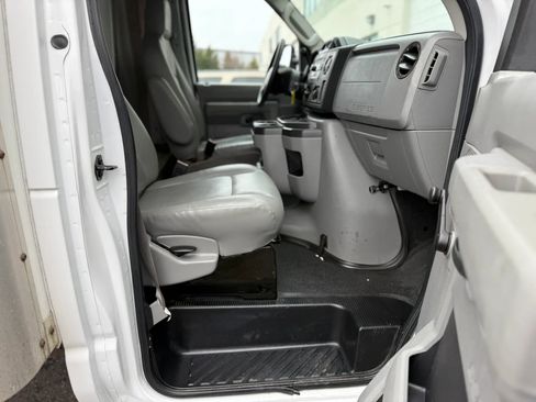 Used 2010 Ford E-350 and Econoline 350 Super Duty image 21