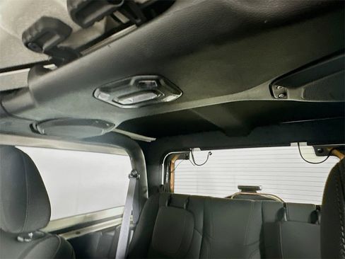 Used 2022 Jeep Wrangler Sport S image 21