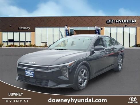 Used 2025 Kia K4 LXS image 1