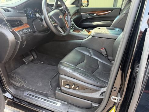 Used 2017 Cadillac Escalade ESV Premium Luxury image 10