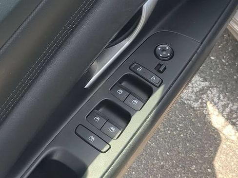 Used 2025 Hyundai Elantra SEL FWD image 17