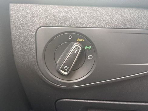 Used 2018 Volkswagen Tiguan S image 30