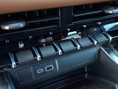 Used 2024 GMC Canyon AT4 w/ AT4 Premium Package image 39