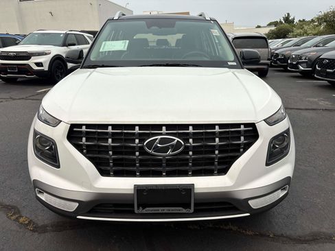 Used 2026 Hyundai Venue SEL FWD image 7