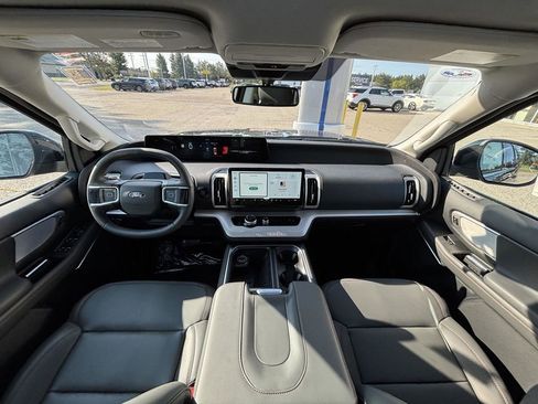 New 2025 Ford Expedition Active image 20