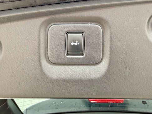 Used 2014 Nissan Pathfinder Platinum w/ Platinum Premium Package image 18