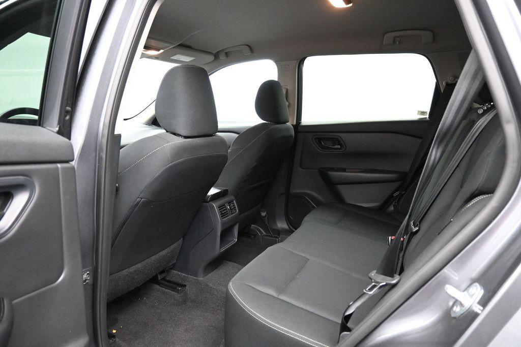Used 2024 Nissan Rogue S AWD/4WD image 25