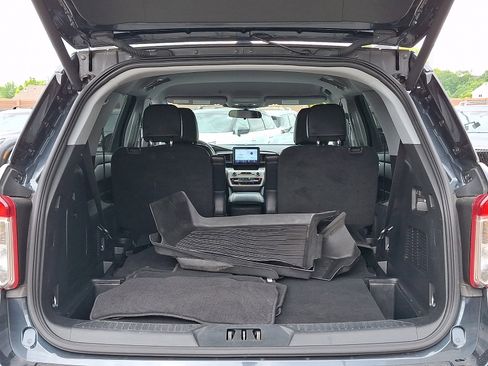 Used 2023 Ford Explorer XLT w/ Equipment Group 202A AWD/4WD image 28