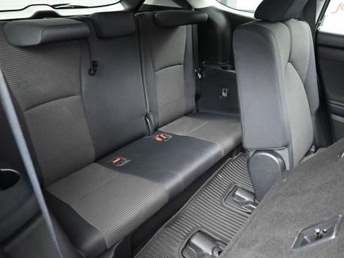 Used 2021 Toyota Highlander L image 14