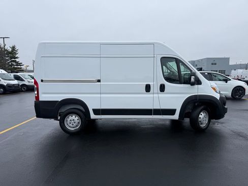 Used 2023 RAM ProMaster 2500 w/ Convenience Group image 9