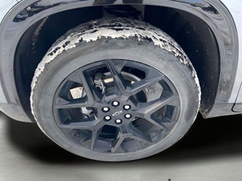 Used 2025 Chevrolet Traverse RS image 36