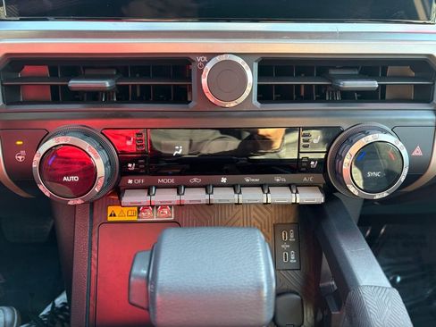 Certified 2025 Toyota Tacoma TRD Off-Road w/ TRD Off Road Premium Package image 24