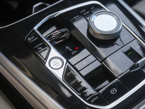 Used 2023 BMW X7 xDrive40i w/ M Sport Package image 18