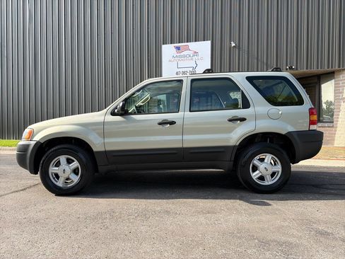 Used 2004 Ford Escape XLS FWD image 2
