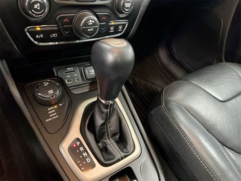 Used 2017 Jeep Cherokee Limited w/ Luxury Group image 16