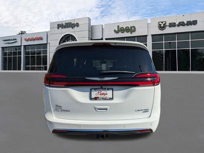 New 2026 Chrysler Pacifica Limited w/ Trailer Tow Group