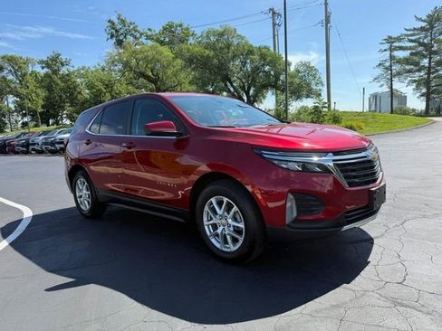 Used 2024 Chevrolet Equinox LT w/ LPO, Floor Liner Package FWD image 9