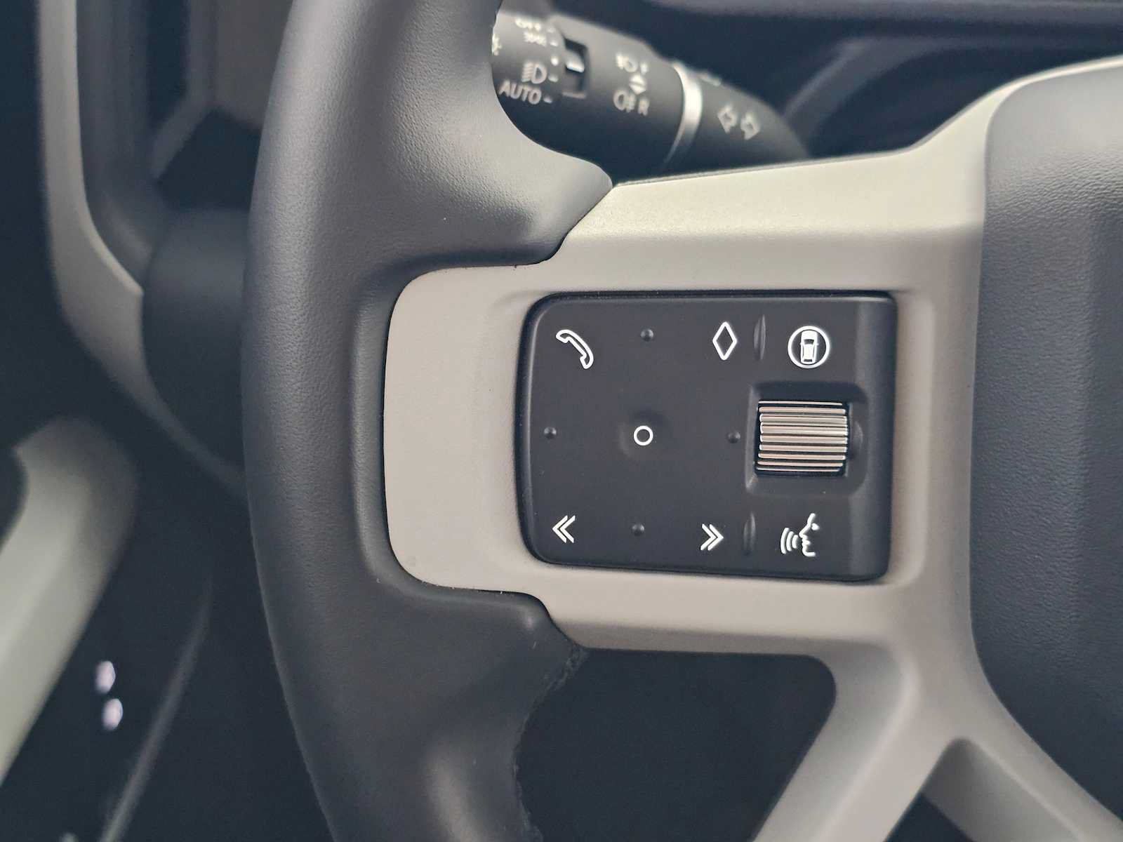 New 2024 Land Rover Defender 110 S AWD/4WD image 30