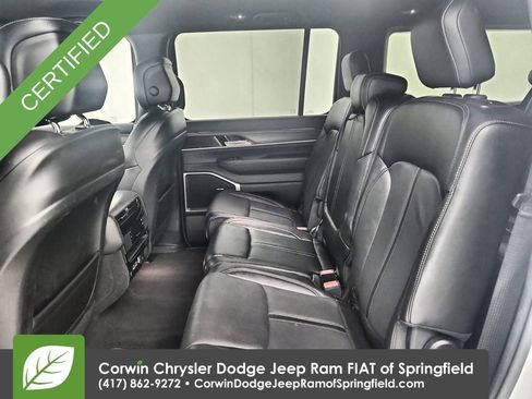 Certified 2024 Jeep Wagoneer L Series II w/ Flexible Seating Group image 29