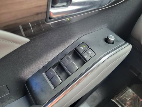 Used 2022 Toyota Highlander Limited image 24