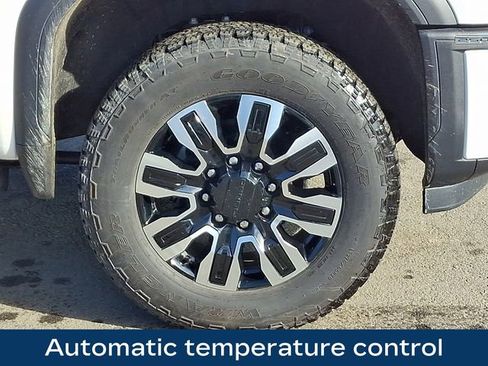 Used 2025 GMC Sierra 2500 Denali Ultimate image 12