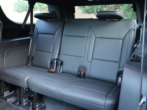New 2026 Chevrolet Suburban Z71 w/ Z71 Off-Road Package AWD/4WD image 26