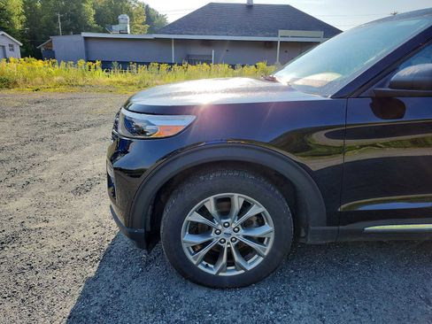 Used 2022 Ford Explorer XLT w/ Equipment Group 202A image 10