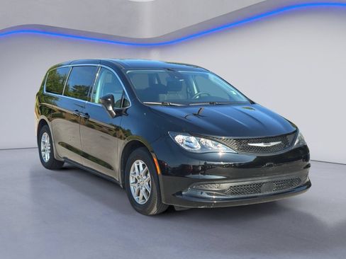 Used 2024 Chrysler Voyager LX FWD image 5