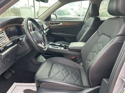 Used 2024 Volkswagen Atlas SE image 15