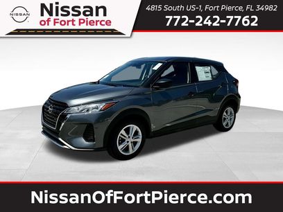New 2025 Nissan Kicks Play S
