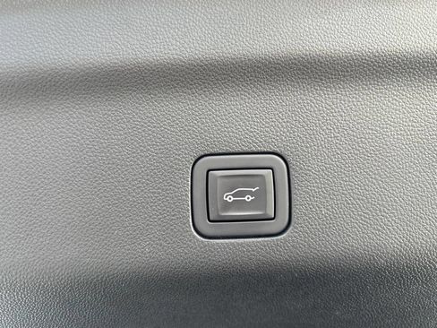 Used 2023 Chevrolet Tahoe Z71 w/ Luxury Package AWD/4WD image 37