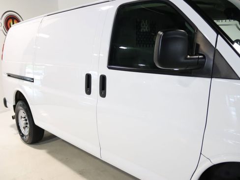 Used 2019 Chevrolet Express 3500 w/ Driver Convenience Package RWD image 61