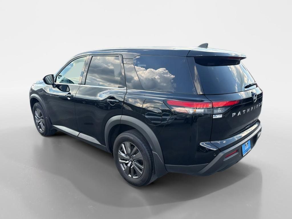 Used 2024 Nissan Pathfinder S FWD image 3