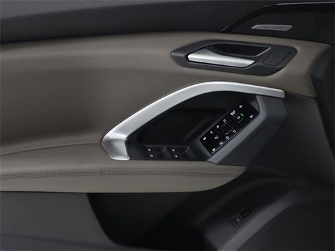 Used 2025 Audi Q5 2.0T Premium Plus w/ Premium Plus image 11