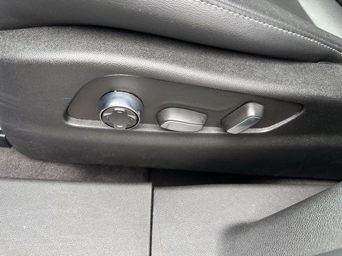 Used 2024 Cadillac XT4 Premium Luxury image 17