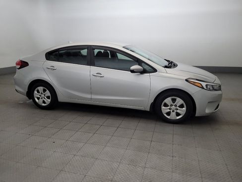 Used 2018 Kia Forte LX image 11