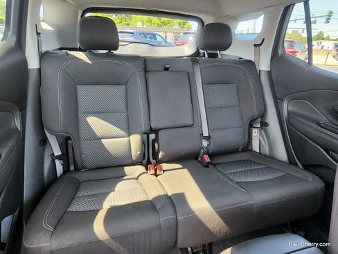 Used 2023 GMC Terrain SLE w/ Driver Convenience Package image 4