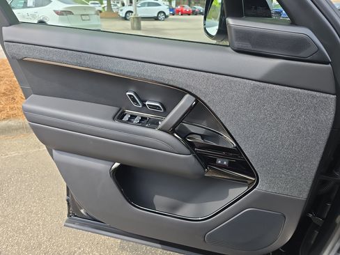 New 2025 Land Rover Range Rover Sport Dynamic SE image 28