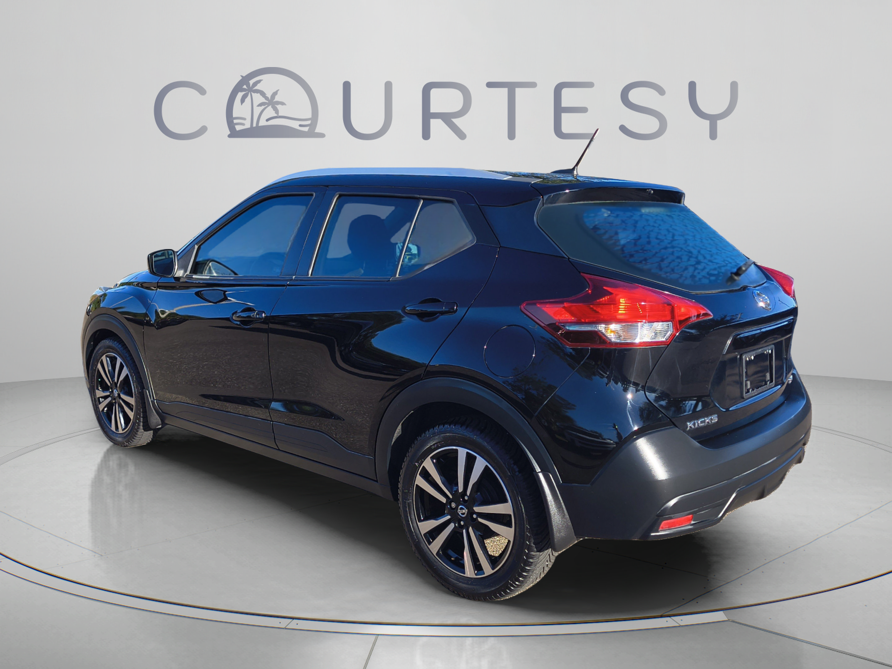 Certified 2018 Nissan Kicks SV FWD image 5