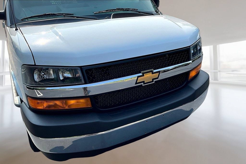 Used 2025 Chevrolet Express 2500 w/ Driver Convenience Package RWD image 26