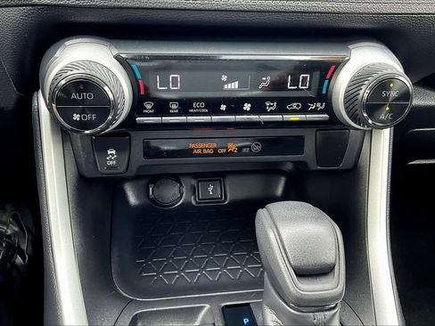 Used 2021 Toyota RAV4 XLE w/ Convenience Package image 26